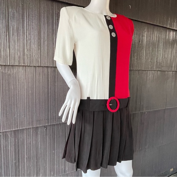🔥Vintage Absolutely Two Toned Red & Black pleated Dress - Picture 3 of 12